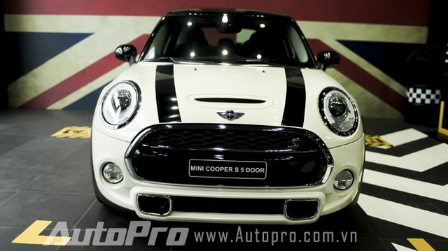 Cận cảnh Mini Cooper S phiên bản 5 cửa giá 1,599 tỉ đồng tại Hà Nội