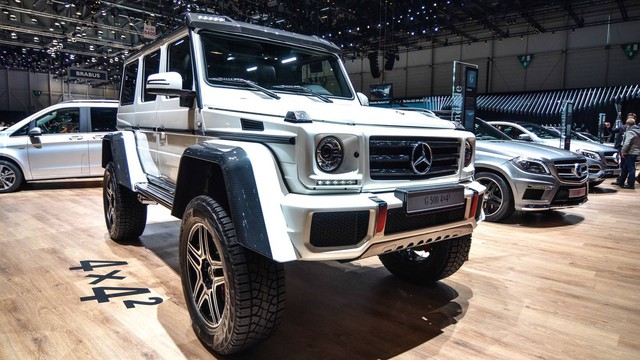 Mercedes-Benz G500 4×4²: Nặng 3 tấn nhưng không hề chậm