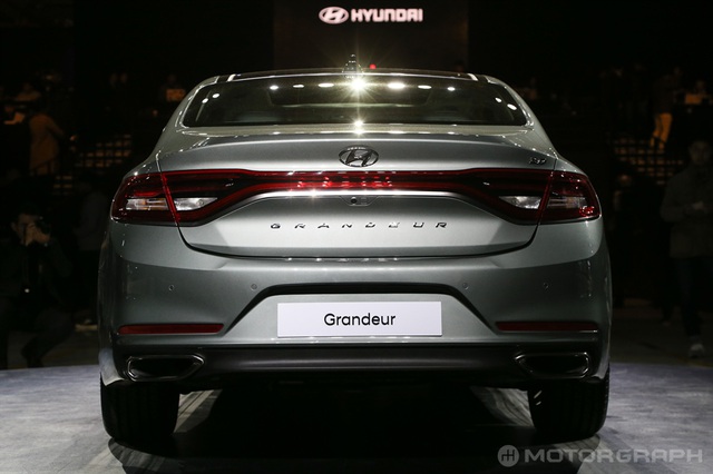 Ngắm sedan cỡ trung cao cấp Hyundai Azera 2017 bằng xương, bằng thịt - Ảnh 10.
