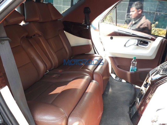 Choáng với Toyota Fortuner kéo dài và đi kèm nội thất như xe Rolls-Royce - Ảnh 11. Choáng với Toyota Fortuner kéo dài và đi kèm nội thất như xe Rolls-Royce - Ảnh 11.