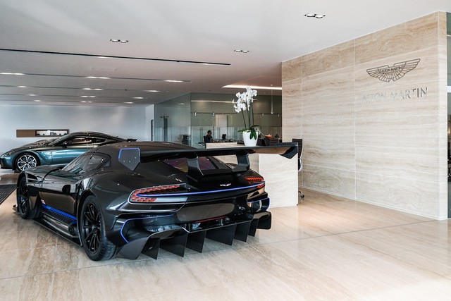 Aston Martin Vulcan mới chạy  60 km được rao bán với giá khóc thét - Ảnh 3.