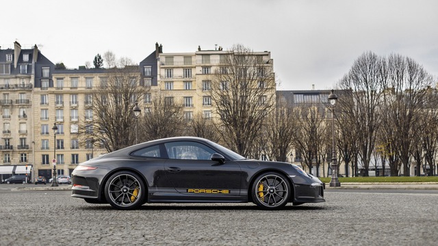 Đây là chiếc xe thể thao Porsche 911 R có 1 không 2 trên thế giới - Ảnh 1.