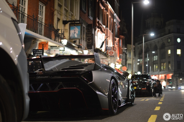 Bắt gặp siêu xe Lamborghini Veneno Coupe không phải để bán chạy trên đường phố - Ảnh 3.