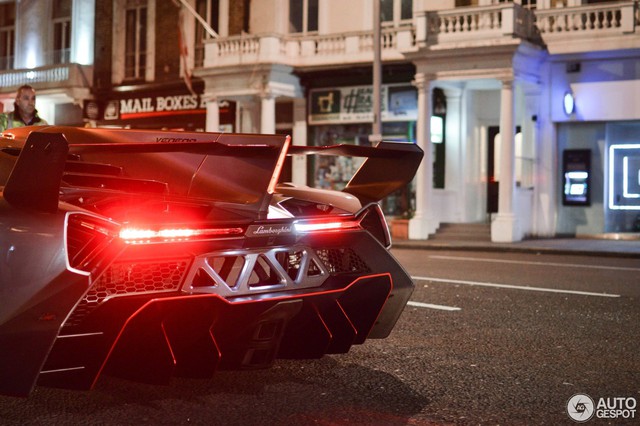 Bắt gặp siêu xe Lamborghini Veneno Coupe không phải để bán chạy trên đường phố - Ảnh 5.