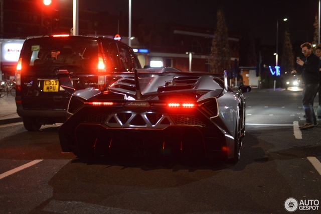 Bắt gặp siêu xe Lamborghini Veneno Coupe không phải để bán chạy trên đường phố - Ảnh 7.