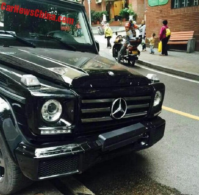 Tai nạn hy hữu: Hai chiếc Mercedes-Benz G500 2017 của cùng một đại lý đâm nhau - Ảnh 3.