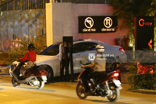 Trấn Thành lái Mercedes-Benz S400 chở Hari Won chạy ngược chiều tại Sài Gòn - Ảnh 1.