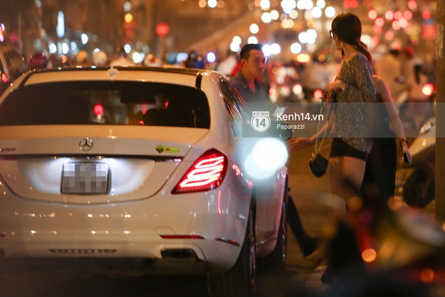Trấn Thành lái Mercedes-Benz S400 chở Hari Won chạy ngược chiều tại Sài Gòn - Ảnh 2.