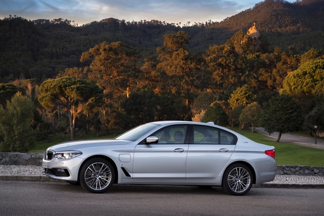 Chi tiết phiên bản tiết kiệm xăng của BMW 5-Series thế hệ mới - Ảnh 1.