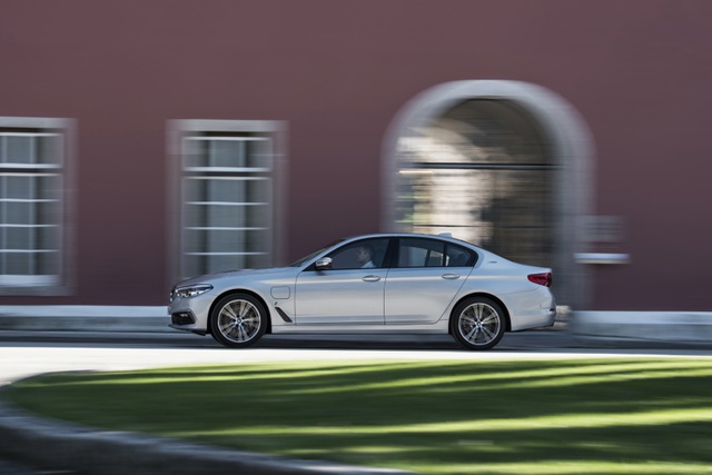 Chi tiết phiên bản tiết kiệm xăng của BMW 5-Series thế hệ mới - Ảnh 5.