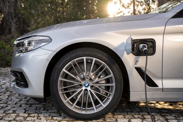 Chi tiết phiên bản tiết kiệm xăng của BMW 5-Series thế hệ mới - Ảnh 9.