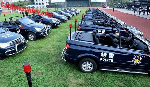 Xe tuần tra mui trần chuyên dụng của lực lượng cảnh sát Trung Quốc - Ảnh 1.