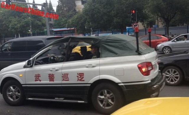 Xe tuần tra mui trần chuyên dụng của lực lượng cảnh sát Trung Quốc - Ảnh 5.
