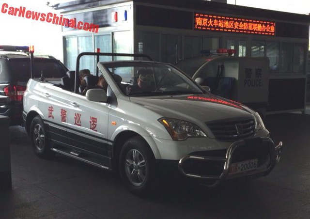 Xe tuần tra mui trần chuyên dụng của lực lượng cảnh sát Trung Quốc - Ảnh 6.