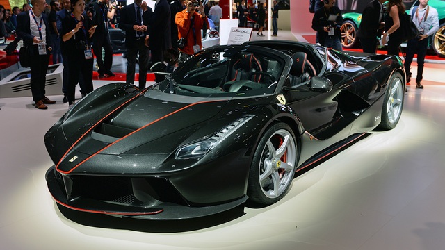 Ferrari trưng bày LaFerrari mui trần "cho vui" vì toàn bộ xe đều đã có chủ