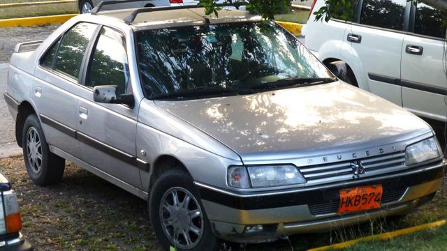 
Peugeot 405 cũng là một mẫu xe khá dễ gặp tại Cuba. Mẫu xe sedan này lần đầu được ra mắt vào năm 1987 và băt đầu được nhập khẩu vào Cuba từ khoảng những năm 1990s.
