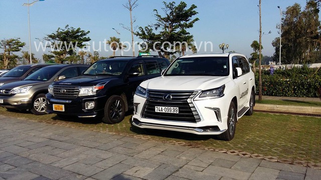 Lexus LX570 Sport Plus 2016 biển "tứ quý" dạo chơi tại Thanh Hoá