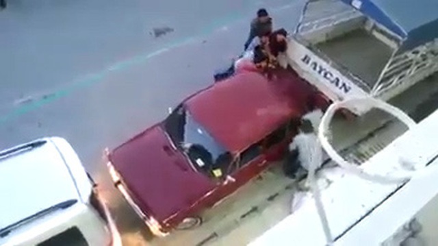 Cách đưa xe ô tô vào chuồng nhanh gọn nhất