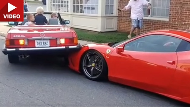 Phụ nữ lùi xe Mercedes, trèo lên đầu siêu xe Ferrari