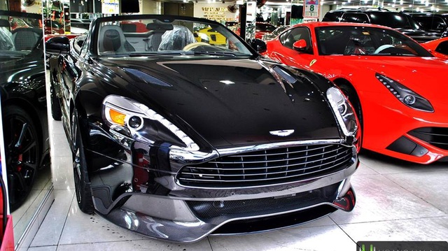 Siêu xe Aston Martin Vanquish mui trần đầu tiên cập bến Việt Nam