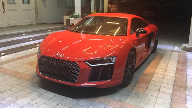 Phan Thành gây choáng khi tiếp tục tậu siêu xe Audi R8 V10 Plus