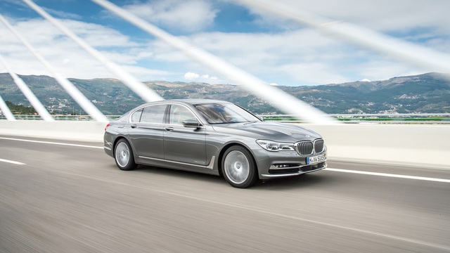 BMW 750d 2016: Mạnh mẽ mà lại tiết kiệm nhiên liệu