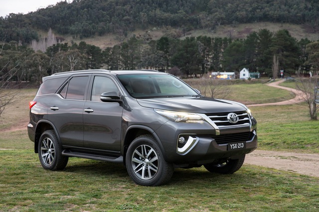 Toyota Fortuner thế hệ mới sẽ có phiên bản hybrid tiết kiệm nhiên liệu hơn, tương tự Innova 2016. Ảnh minh họa