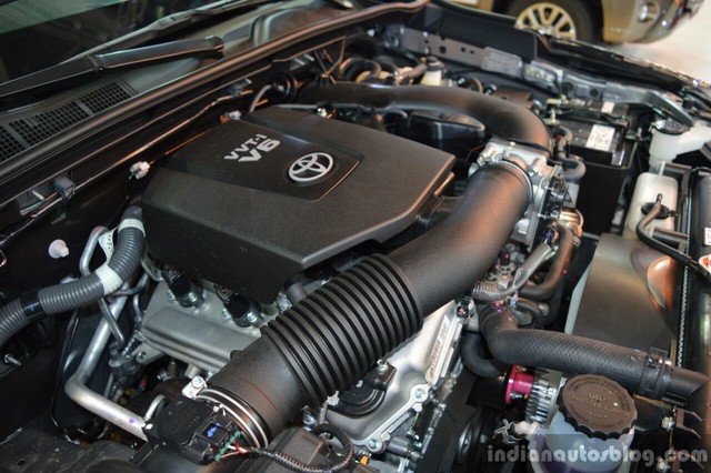 
Trái tim của Toyota Fortuner TRD là khối động cơ V6, hút khí tự nhiên, dung tích 4.0 lít, sản sinh công suất tối đa 235 mã lực và mô-men xoắn cực đại 376 Nm. Sức mạnh được truyền tới cả 4 bánh thông qua hộp số tự động 6 cấp.
