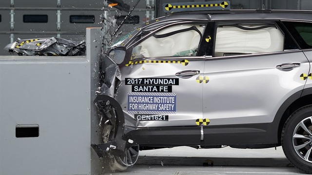 Hyundai Santa Fe 2017 an toàn hơn hẳn phiên bản cũ