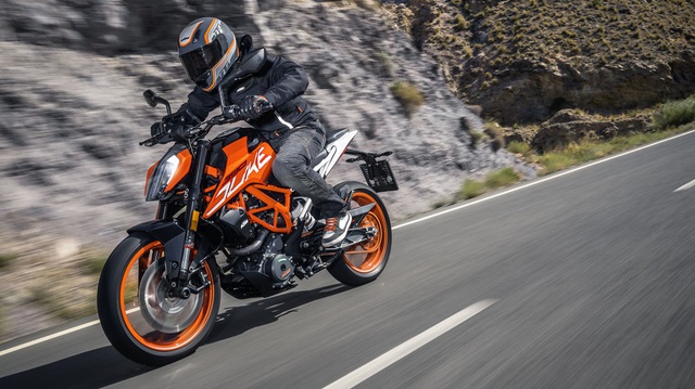 KTM 390 Duke 2017: Lột xác hoàn toàn, công nghệ cao hơn