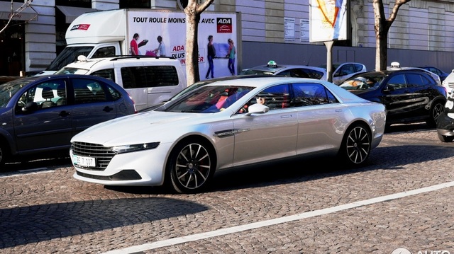 Xe nhà giàu Aston Martin Lagonda "nổi bần bật" trên phố
