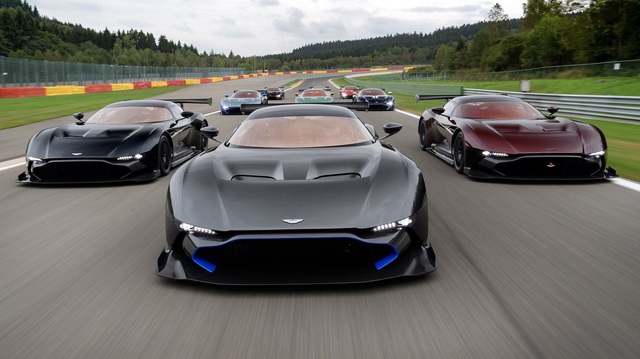 Aston Martin Vulcan mới chạy 60 km được rao bán với giá "khóc thét"