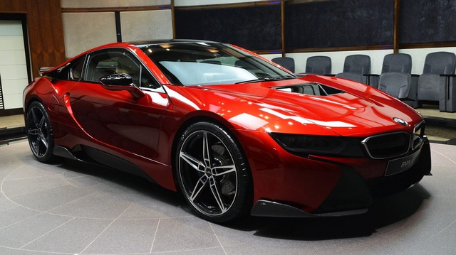 BMW i8 cực "hot" với màu sơn đỏ nham thạch "hàng thửa"