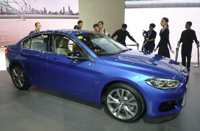 
Về cơ bản, BMW 1-Series Sedan là mẫu sedan cao cấp với thiết kế nhỏ xinh nhưng sang trọng và đi kèm nhiều trang thiết bị hiện đại. 
