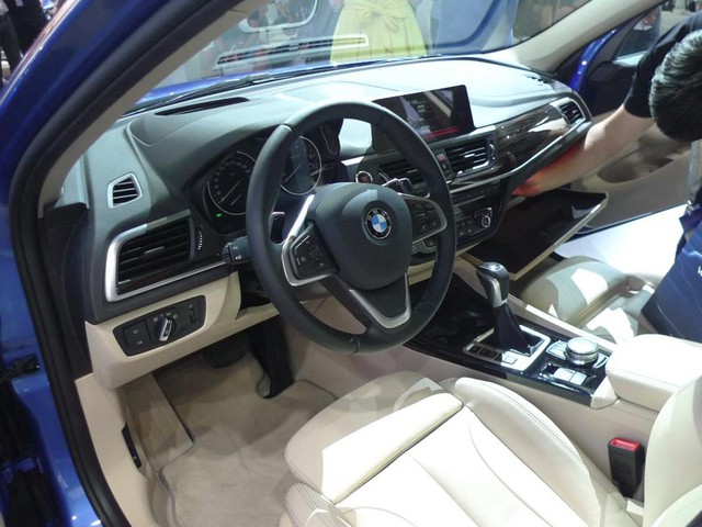 
Tại thị trường Trung Quốc, BMW 1-Series Sedan được chia thành 3 bản trang bị là 118i tiêu chuẩn, 120i Luxury và 125i Sport. Trong đó, BMW 118i Sedan sử dụng động cơ 4 xy-lanh, tăng áp, dung tích 1,5 lít, sản sinh công suất tối đa 136 mã lực.
