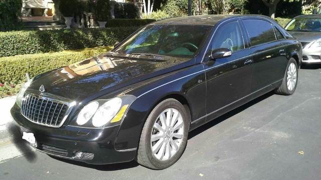 Maybach 62S của nam diễn viên bị HIV Charlie Sheen được rao bán