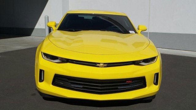 Cặp đôi xe "cơ bắp" Chevrolet Camaro 2016 "rục rịch" về Việt Nam