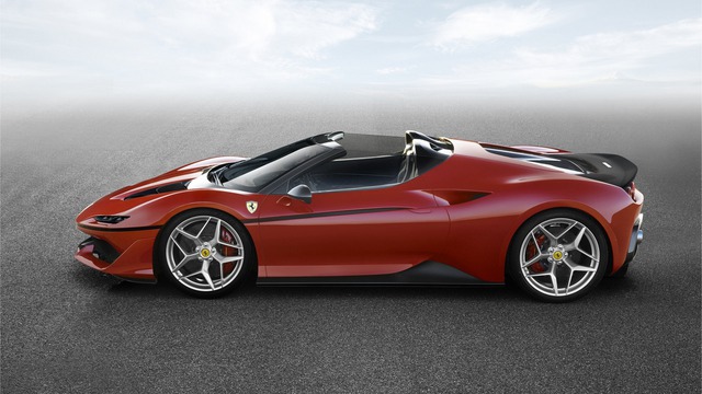 
Ferrari J50 ra mắt tại Nhật Bản với ngoại thất đỏ...
