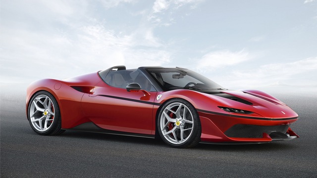 
So sánh đầu xe của Ferrari J50...
