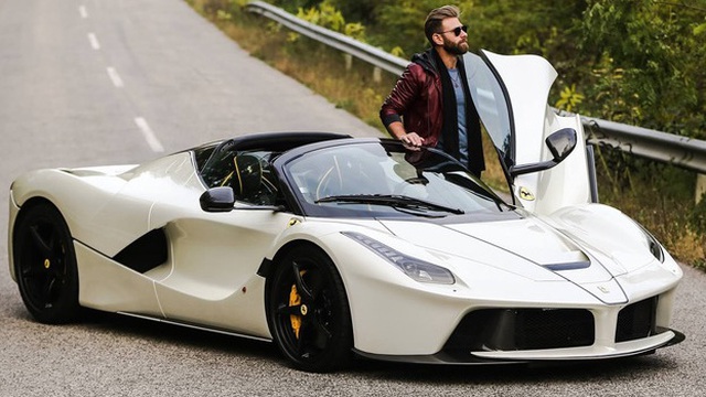 Xem tay lái thử chuyên nghiệp của Ferrari "phá" LaFerrari mui trần trị giá 45,5 tỷ Đồng