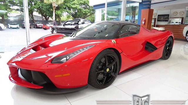 Choáng với siêu xe Ferrari LaFerrari cũ có giá 104,8 tỷ Đồng
