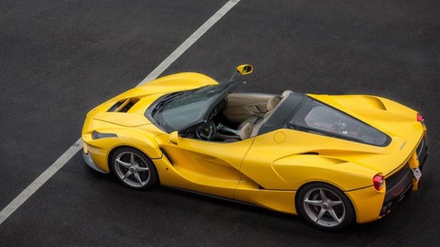 Ferrari âm thầm giới thiệu LaFerrari mui trần với khách VIP