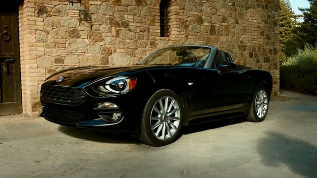 Fiat 124 Spider 2017 khiến các quý ông sung mãn như uống Viagra