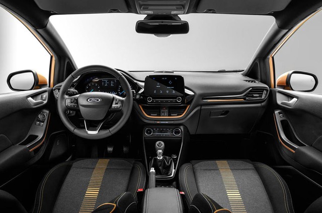 
Ngoài ra, các phiên bản số sàn của Ford Fiesta 2017 đều có nút bấm Eco trong xe để điều chỉnh động cơ cũng như bướm ga.
