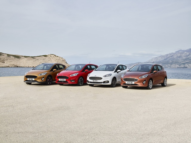 
Bước sang thế hệ mới, Ford Fiesta được chia thành 4 bản trang bị khác nhau là Titanium, ST-Line, Vignale và Active. Mỗi bản lại có phong cách thiết kế khác nhau để tạo sự đa dạng và nổi bật.
