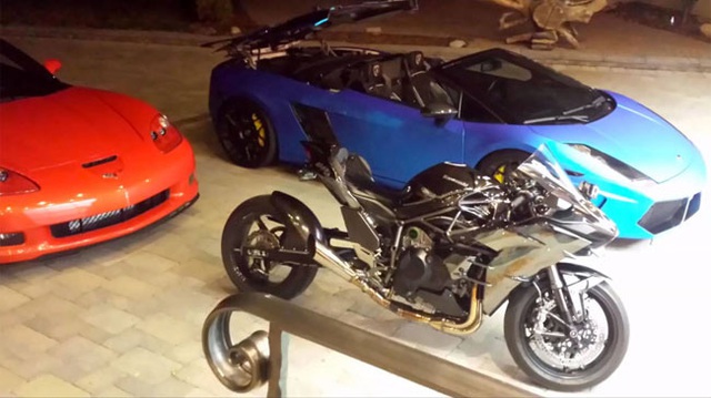 Choáng với cuộc đua lên 322 km/h giữa Lamborghini và Kawasaki