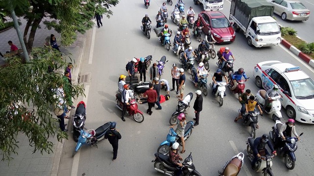Hà Nội: Liên tục xảy ra 2 vụ gây tai nạn rồi bỏ chạy, nạn nhân đều là nữ