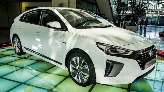 Vừa ra mắt, xe "3 trong 1" Hyundai Ioniq đã bị lỗi