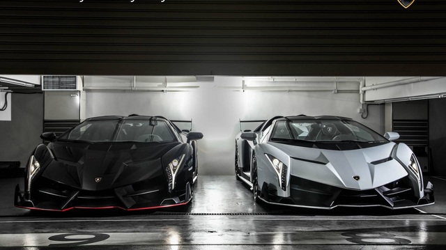 Vẻ đẹp nghẹt thở của cặp Lamborghini Veneno Roadster vừa đến Hồng Kông