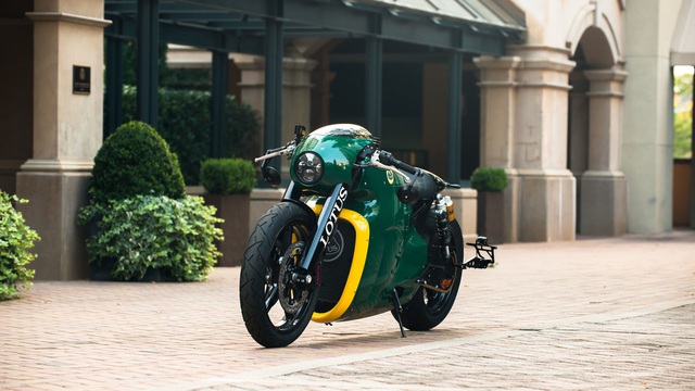Siêu mô tô gần như "nguyên tem" Lotus C-01 lên sàn đấu giá